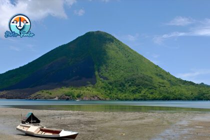 Mendaki Gunung Banda Api di Banda Neira