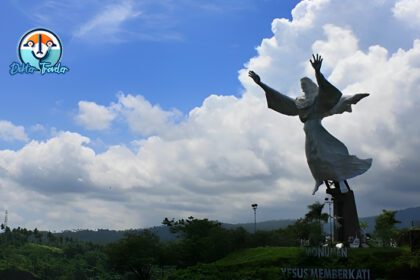 Monumen Yesus Memberkati Manado