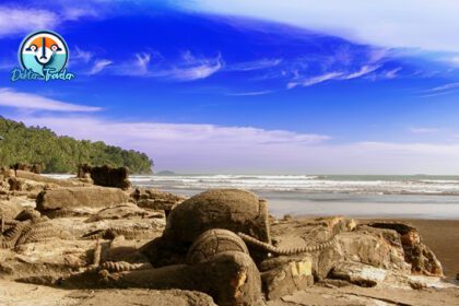 Pantai Air Manis Padang